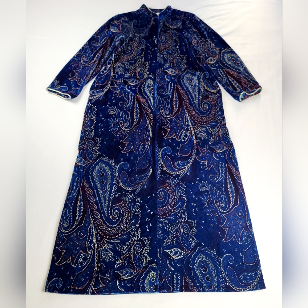 Expressions Blue Paisley Robe - Picture 9 of 14